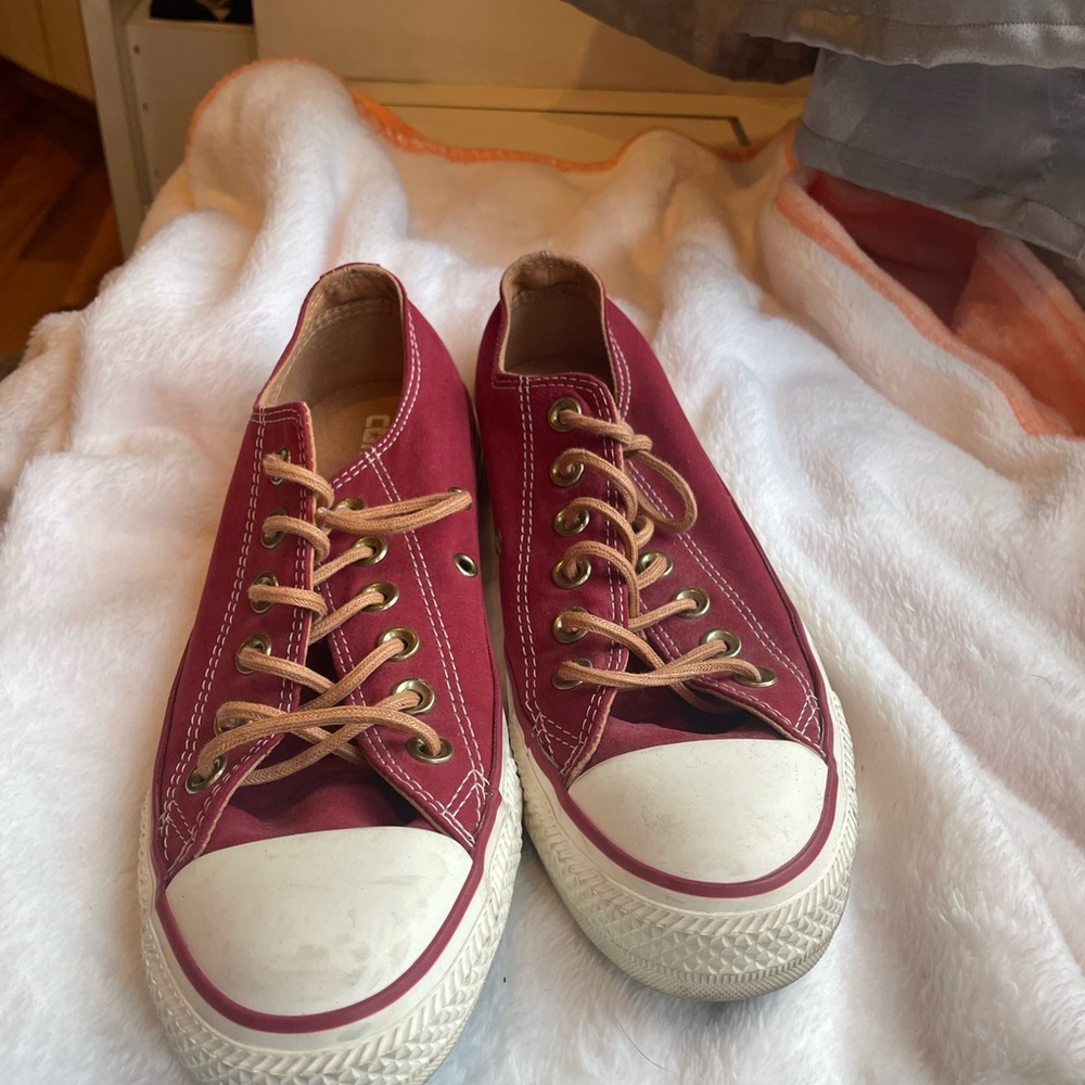 Chuck 70 Canvas, low top. Park red Size 6.5